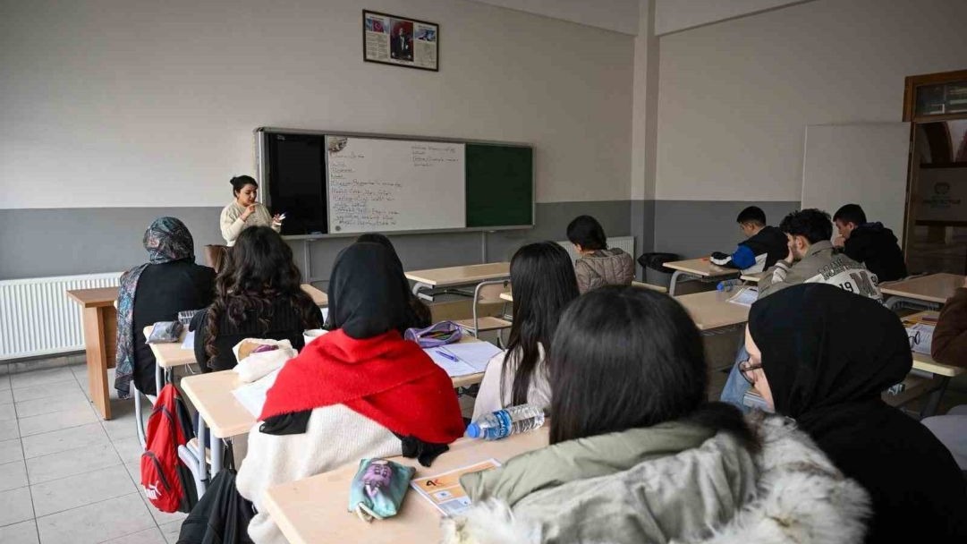 Malatya Büyükşehir Belediyesi’nden gençlerin üniversite hedefine destek
