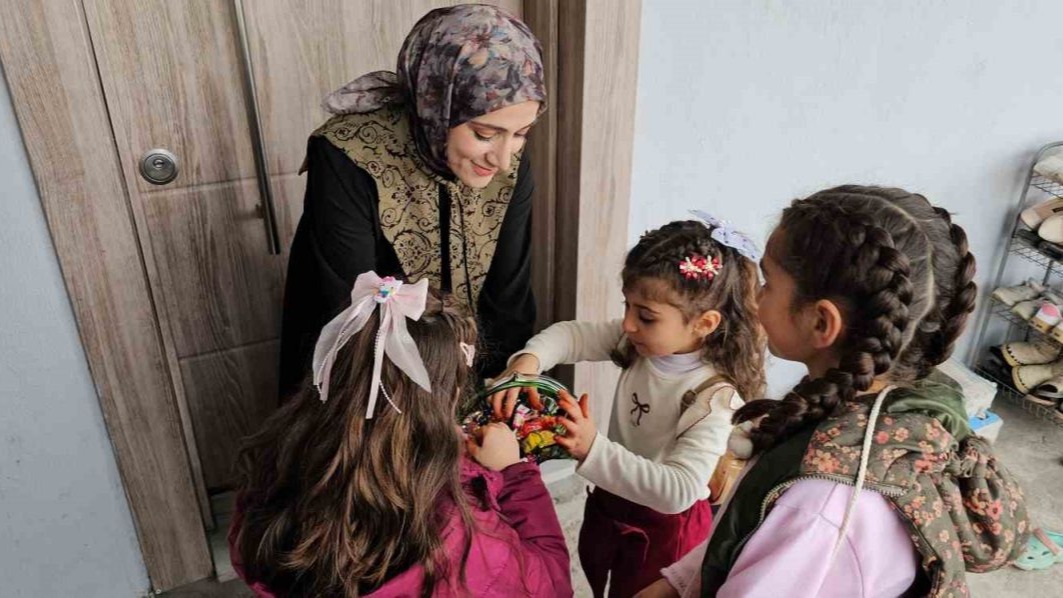 Muş Hasköy’de bayram geleneği sürüyor: Çocuklar kapı kapı şeker topladı