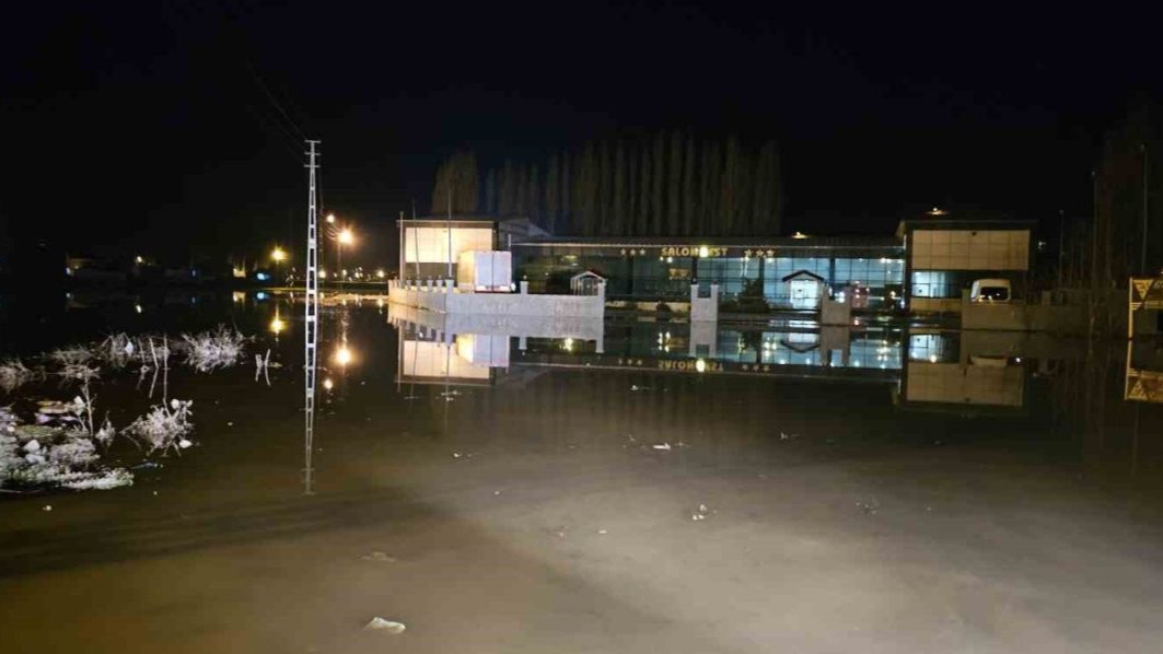 Muş Hasköy’de sağanak ve eriyen kar su baskınlarına neden oldu