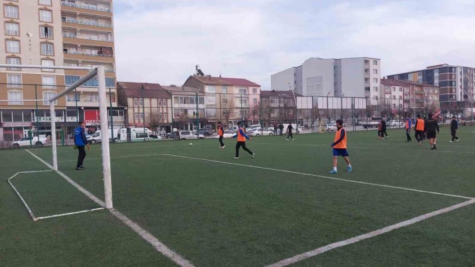 Muş’ta futbol antrenmanları sürüyor