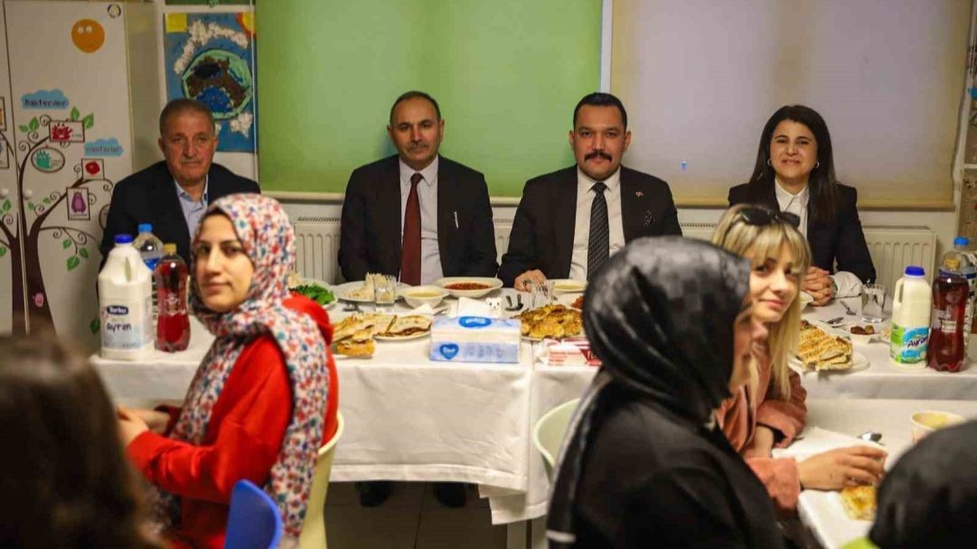 TEGV gönüllüleri ve yöneticiler iftarda buluştu