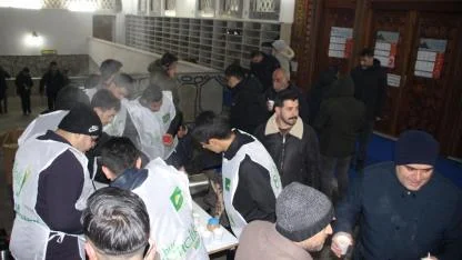 Teravih Çıkışı Cemaate Sıcak Salep İkramı