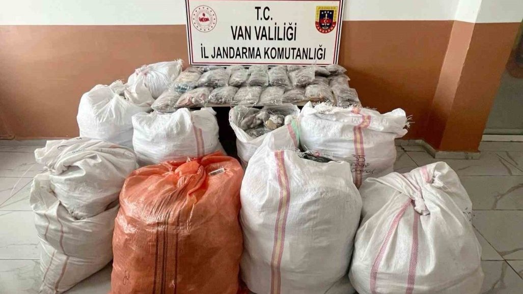 Van’da gümrük kaçağı malzeme ele geçirildi