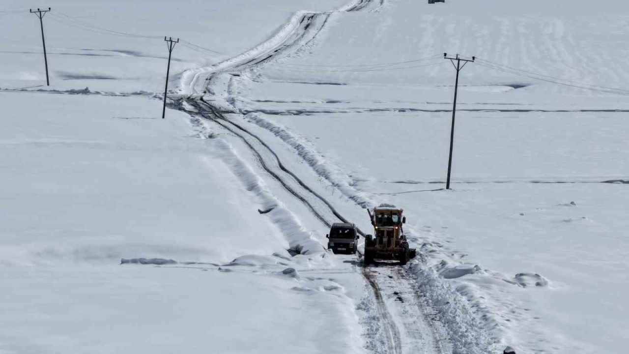 Van’da kardan dolayı kapanan 390 yoldan 355’i açıldı