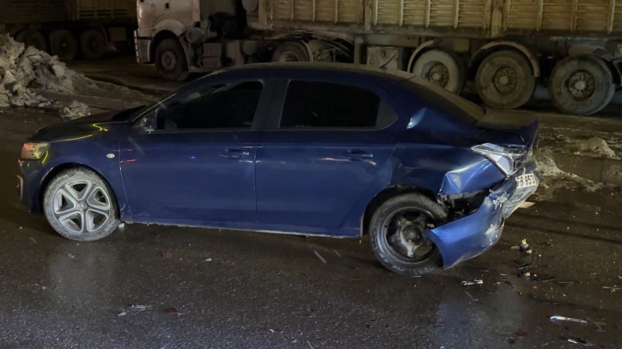 Yüksekova’da gizli buzlanma zincirleme kazaya neden oldu