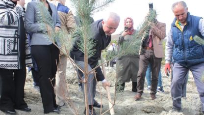 "Kadınlarla El Ele Bir Fidan Bin Nefes" etkinliğinde fidanlar toprakla buluştu