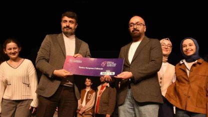 Tiyatro yarışmasında ipi Demir Ateşi göğüsledi