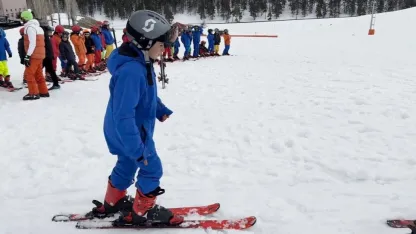 Sarıkamış'ta Nisan ayında 2 metre kar üzerinde kayak eğitimi