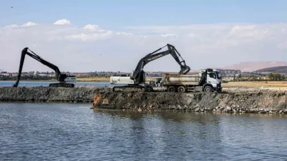 2 milyon 86 bin metreküp dip çamuru Van Gölü diplerinden çıkarıldı