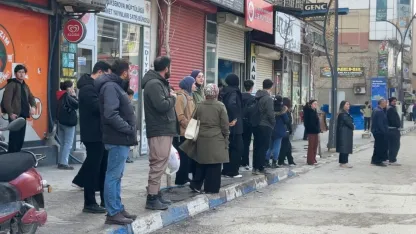 Yüksekova’da ulaşım krizi: Şehir içi servisler kontak kapattı