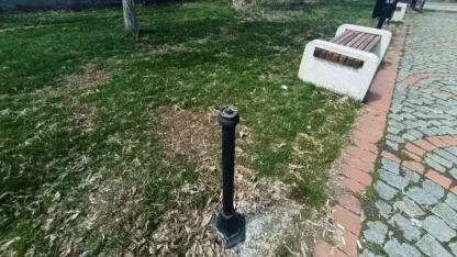 Kars’ta Valilik Parkı’nın ışıklandırma lambaları kırıldı