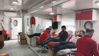 Kızılay’ınBitlis  Ahlat’taki kan bağışına vatandaşlardan yoğun ilgi