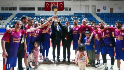 Hakkari şampiyonluk kupası Milli Eğitim Müdürlüğü’nün