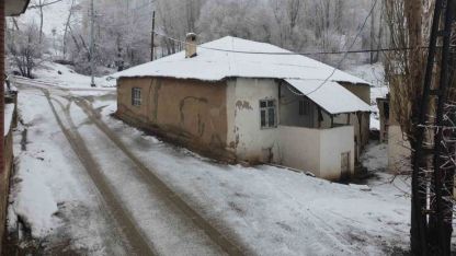 Başkale’de nisan ayında kar yağışı