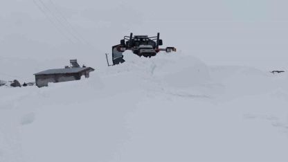 Nisan ayında karla mücadele