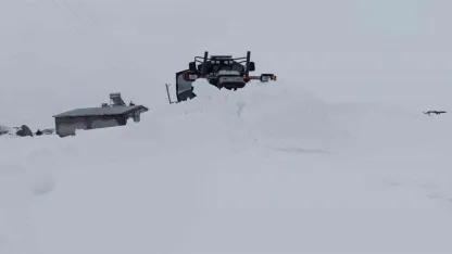 Nisan ayında karla mücadele