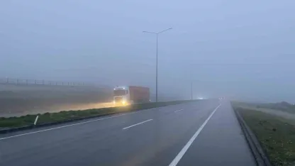 Iğdır'da Pamuk geçidinde yoğun sis ve sağanak etkili oldu