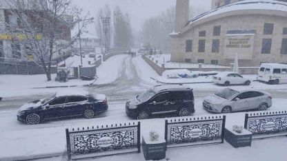Çaldıran’da bahar beklenirken kış geri döndü