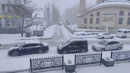 Çaldıran’da bahar beklenirken kış geri döndü