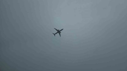 Van’da nisan karı: 93 yerleşim yerinin yolu kapandı, İzmir uçağı inemedi