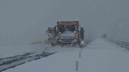 Van’da nisan sürprizi: Lapa lapa kar yağışı şehri beyaza bürüdü