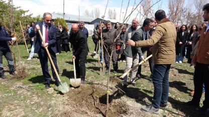 Van’da geleceğin diplomatları toprakla bağ kurdu