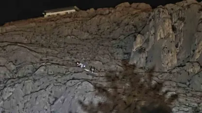 Kayalıklardan atlayan cezaevi firarisi kurtarıldı