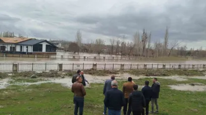 Muş'un Malazgirt ilçesinde sağanak yağış su baskınlarına yol açtı
