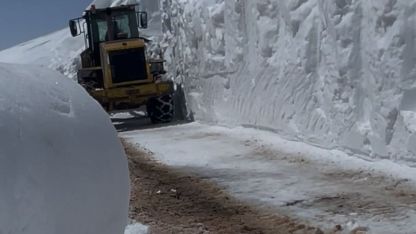 Erzurum'un 2443 rakımında kar mesaisi