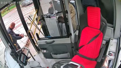 Malatya’da otobüs şoförünün bayrak hassasiyeti