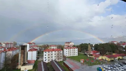 Bitlis'in Tatvan ilçesinde gökkuşağı görsel şölen sundu