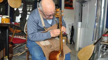 73 yaşındaki usta, kaybolan "tar" geleneği için çırak arıyor