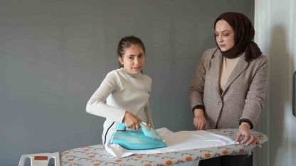 Öözel öğrencilere ev ortamında yaşam becerisi eğitimi alıyor
