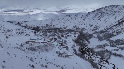 Erzincan Refahiye’de nisan ayında kar sürprizi