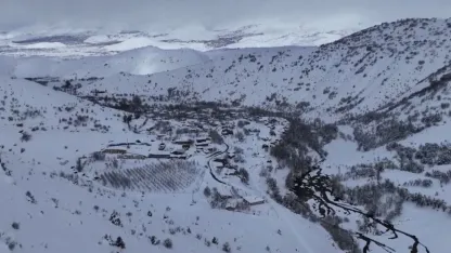 Erzincan Refahiye’de nisan ayında kar sürprizi