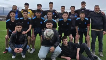 Erzincan Fen Lisesi futbol takımı il birincisi oldu