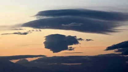 Van’da Trump Silüeti: Gökyüzündeki Trump silüeti gölle bütünleşti