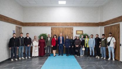 Erzincan'da öğrenciler vakıf eserleri deneyimlerini rektörle paylaştı