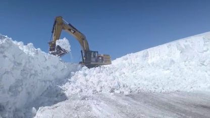 Nisan Ayında 2 bin 900 rakımda karla mücadele