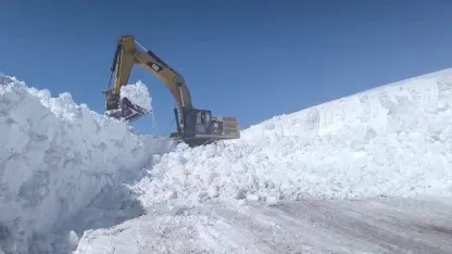 Nisan Ayında 2 bin 900 rakımda karla mücadele