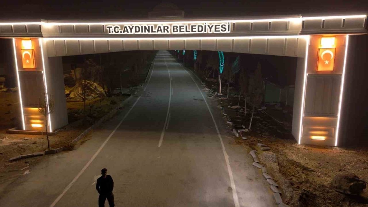 Adilcevaz'ın Aydınlar Beldesi'nde aydınlatma çalışması