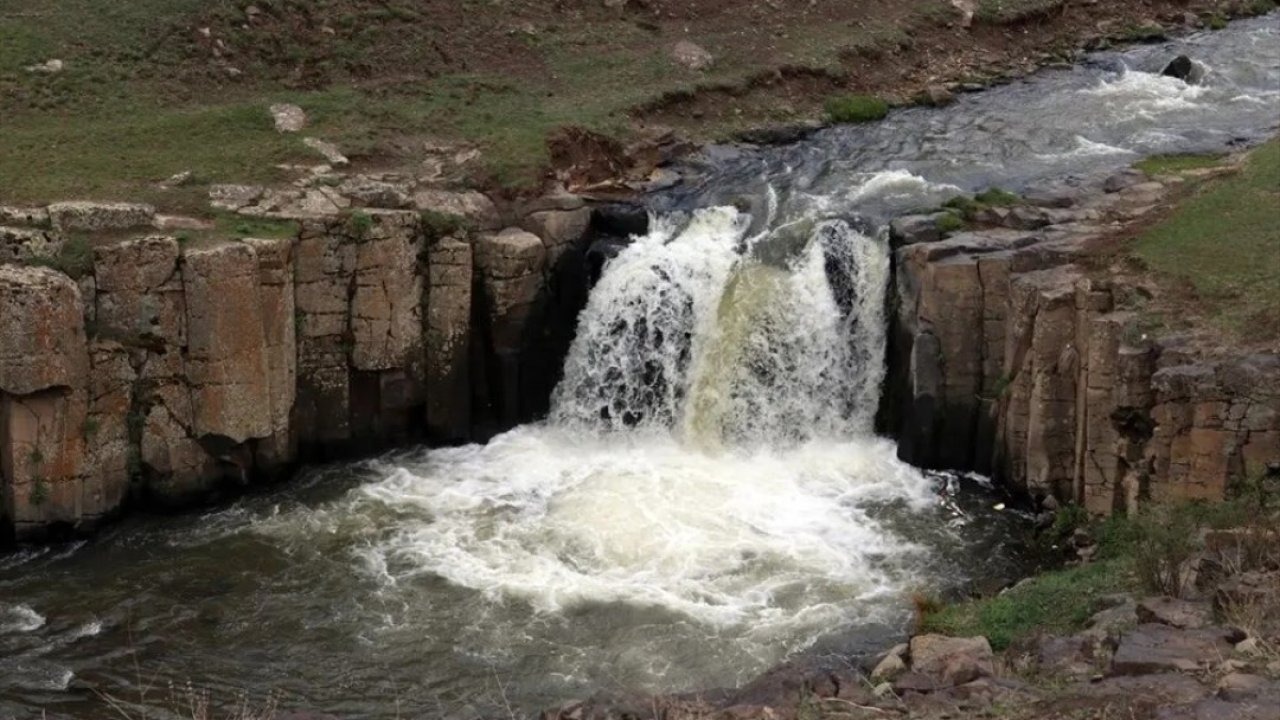 Ağrı Diyadin’de saklı güzellik yıldızlı şelalesi baharla coştu