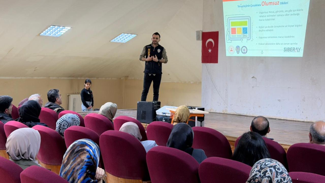 Ağrı Emniyeti’nden siber farkındalık eğitimi