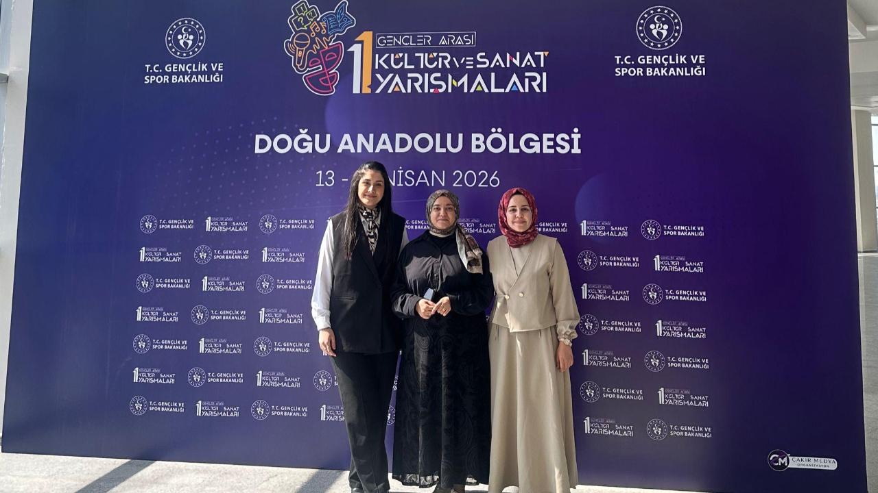 Ağrı gençleri Kars’ta sahne aldı