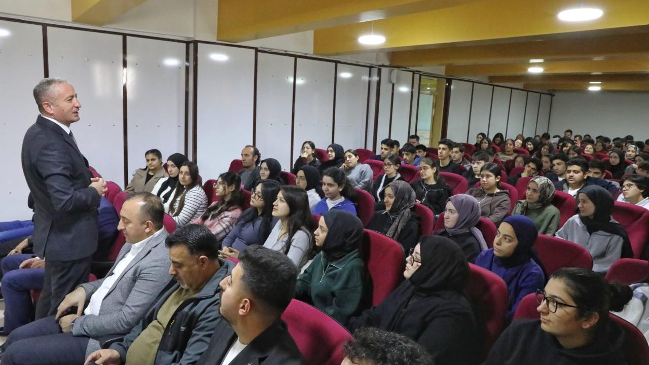 Ağrı Milli Eğitim Müdürü Kökrek’ten YKS’ye hazırlanan öğrencilere tavsiyeler