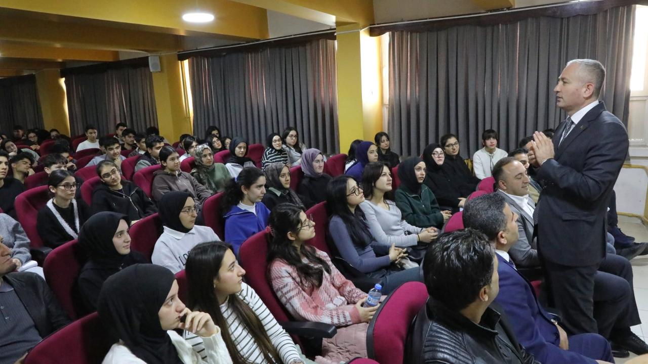 Ağrı Milli Eğitim Müdürü Kökrek’ten YKS’ye hazırlanan öğrencilere tavsiyeler