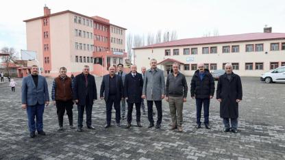 Ağrı valisi Bozkurt’tan okullara yakın takip