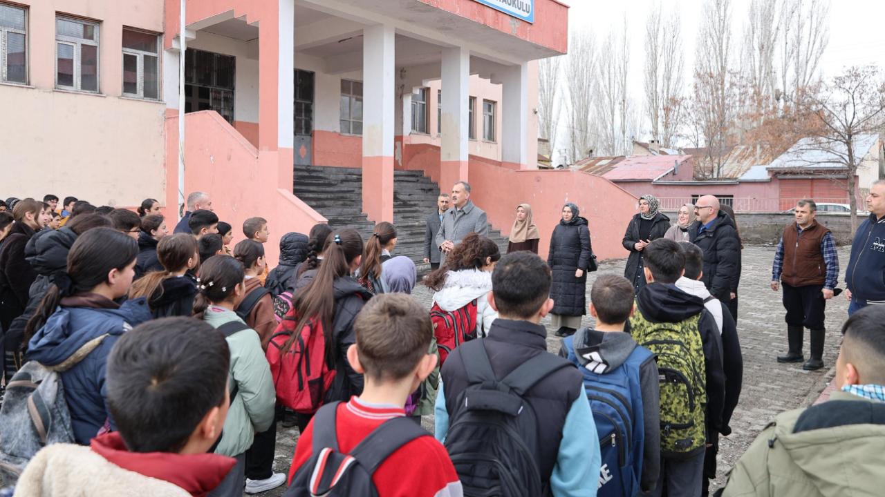 Ağrı valisi Bozkurt’tan okullara yakın takip