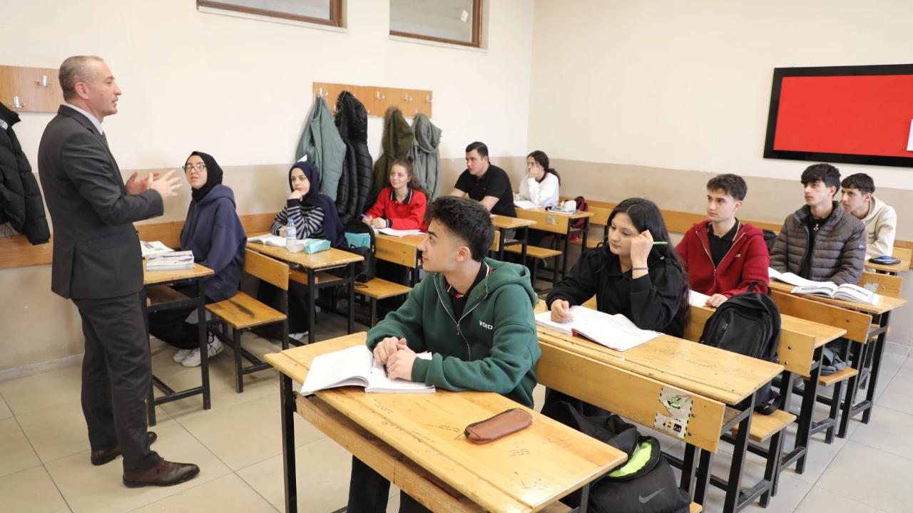 Ağrı’da 12. Sınıflara Yoğun Sınav Mesaisi