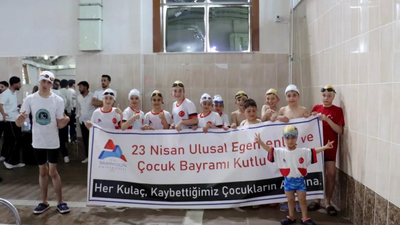Ağrı’da 23 Nisan’a özel yüzme yarışması düzenlendi